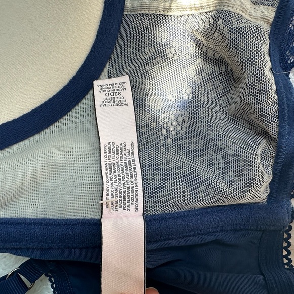 Victoria's Secret Navy Lace Bra - Picture 4 of 6